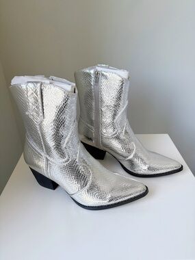 Coconut By Matisse Size 7